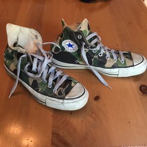 Vintage Hi Top Converse in camo